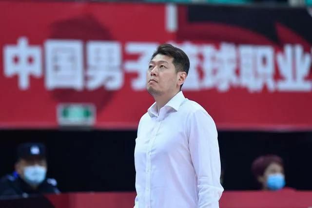 娇妻裸体交换俱乐部换